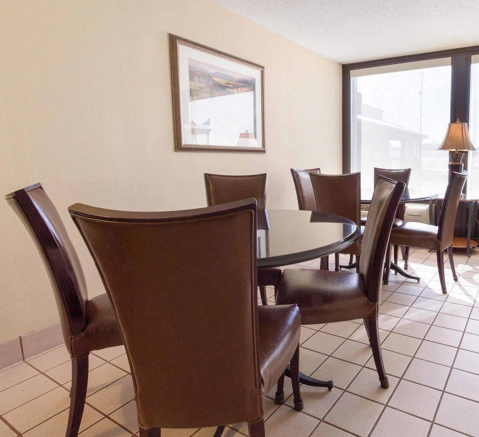 Pear Tree Inn Terre Haute ภายนอก รูปภาพ